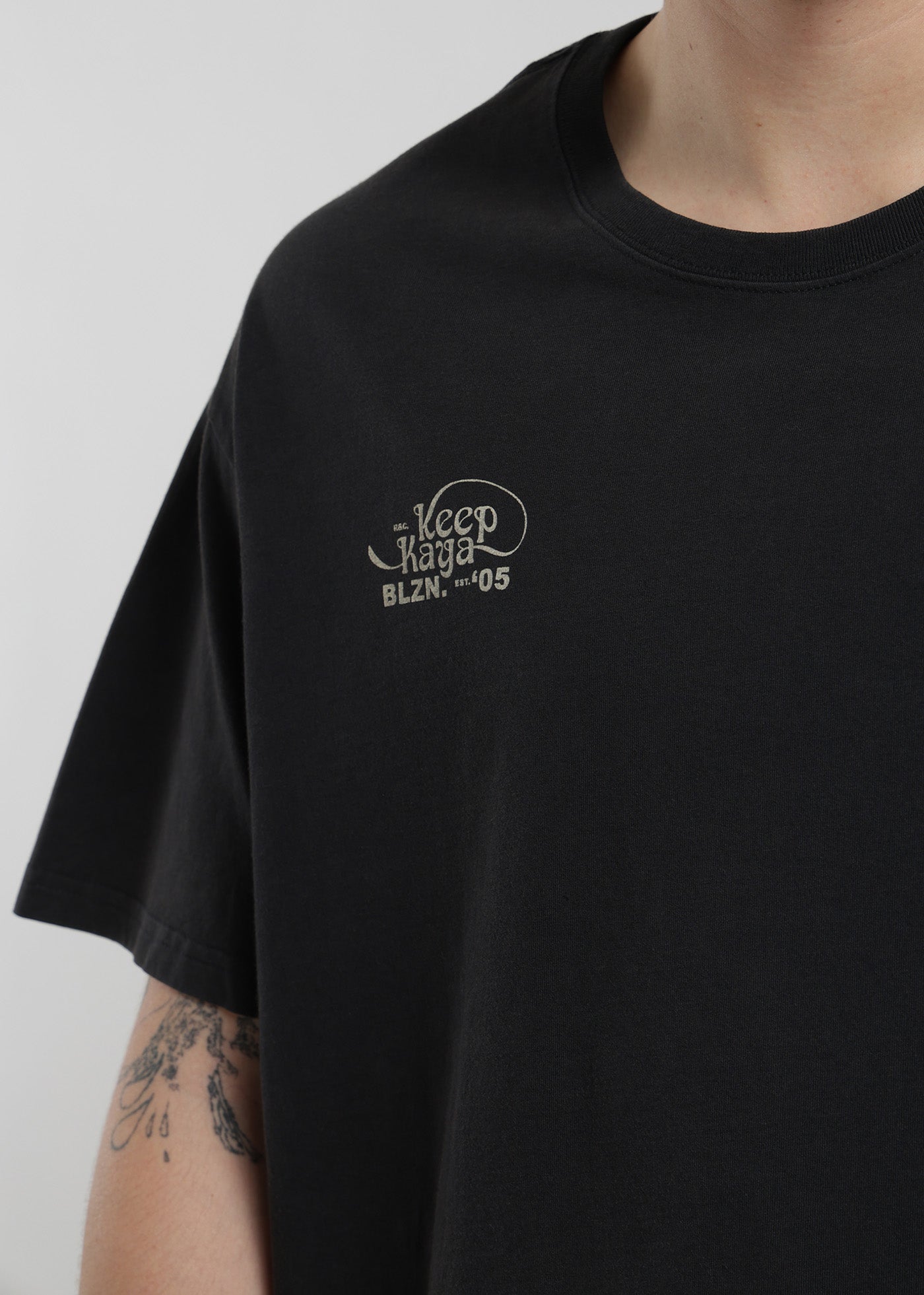 Polera Oversize Algodón Aniversario Hombre - Negro