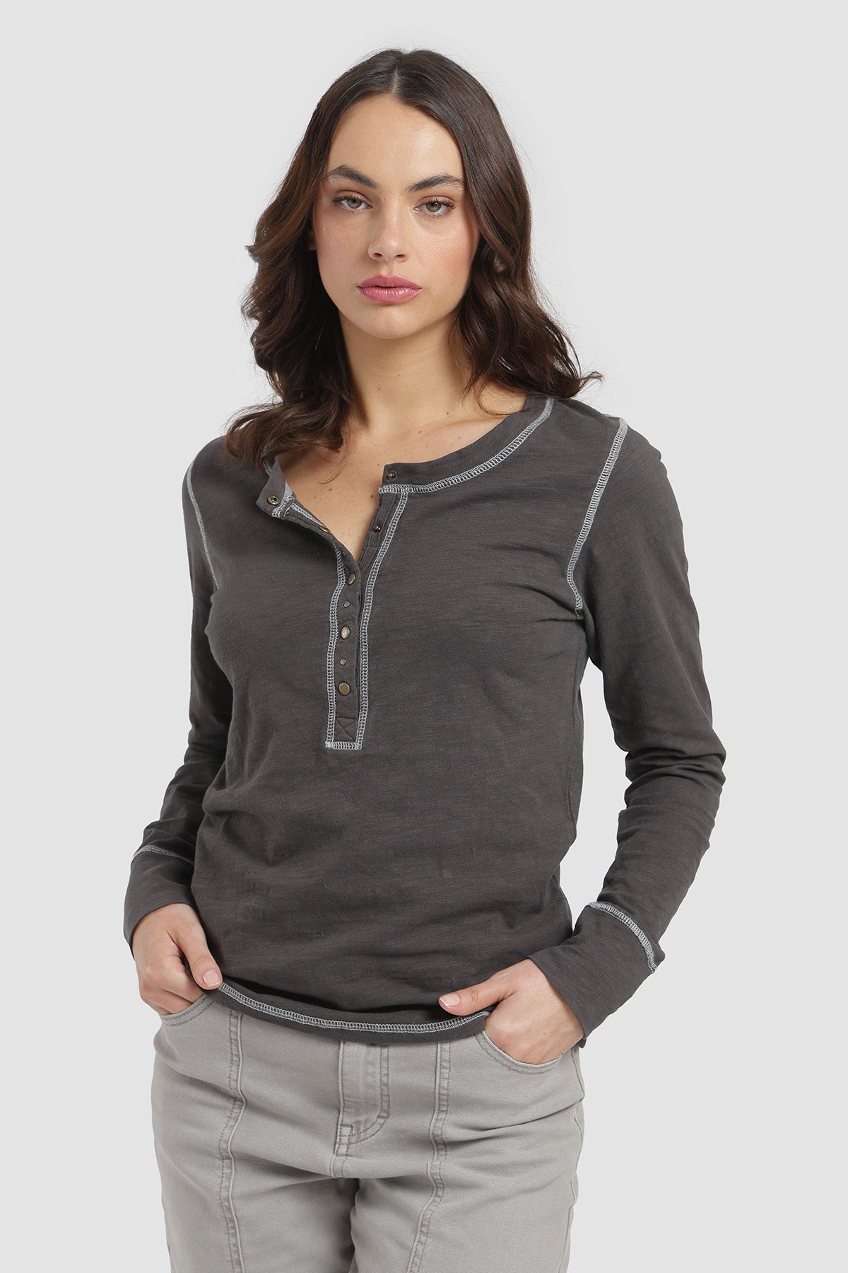 Polera Manga Larga Tachas Mujer - Negro