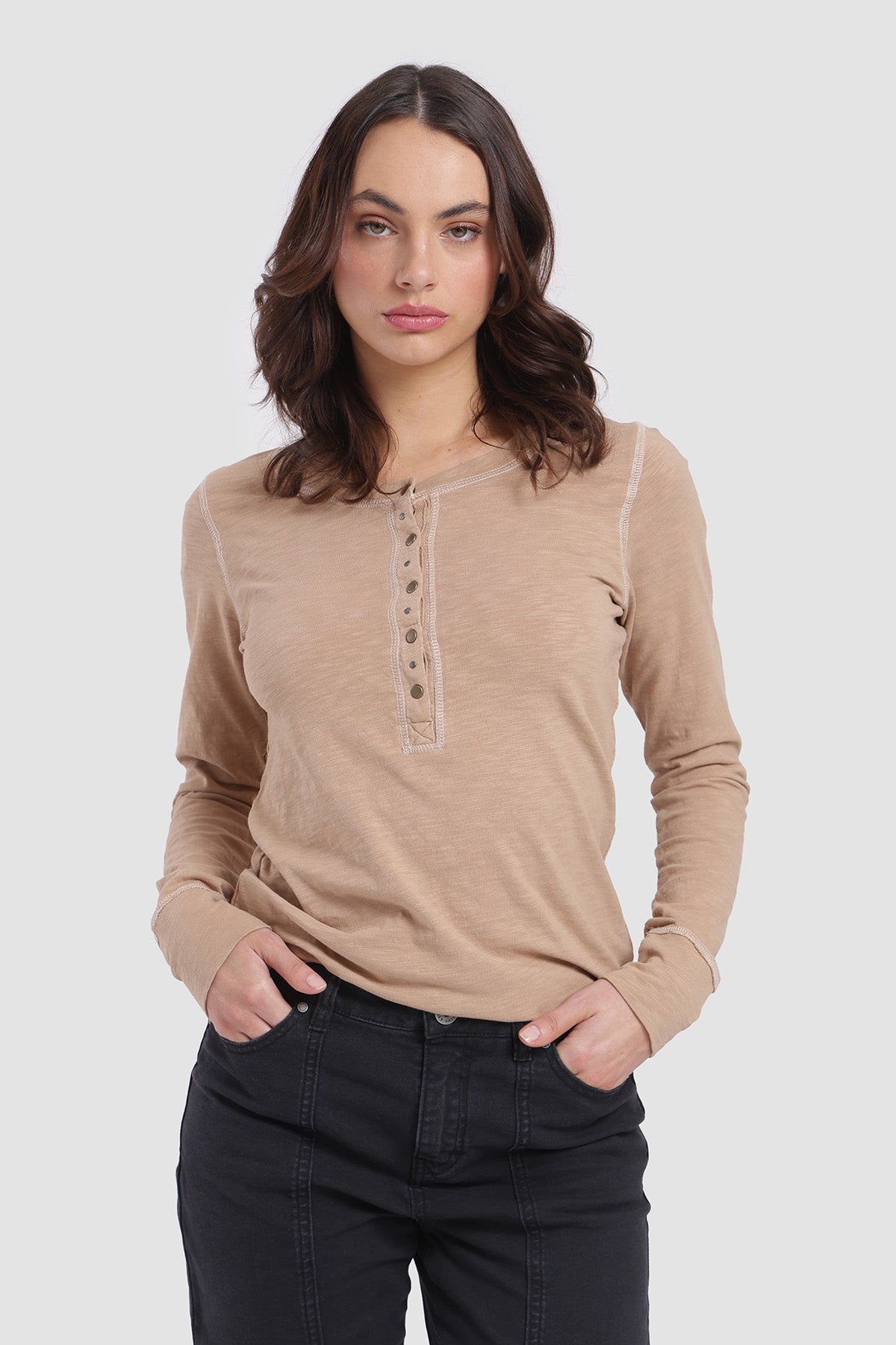 Polera Manga Larga Tachas Mujer - Crudo