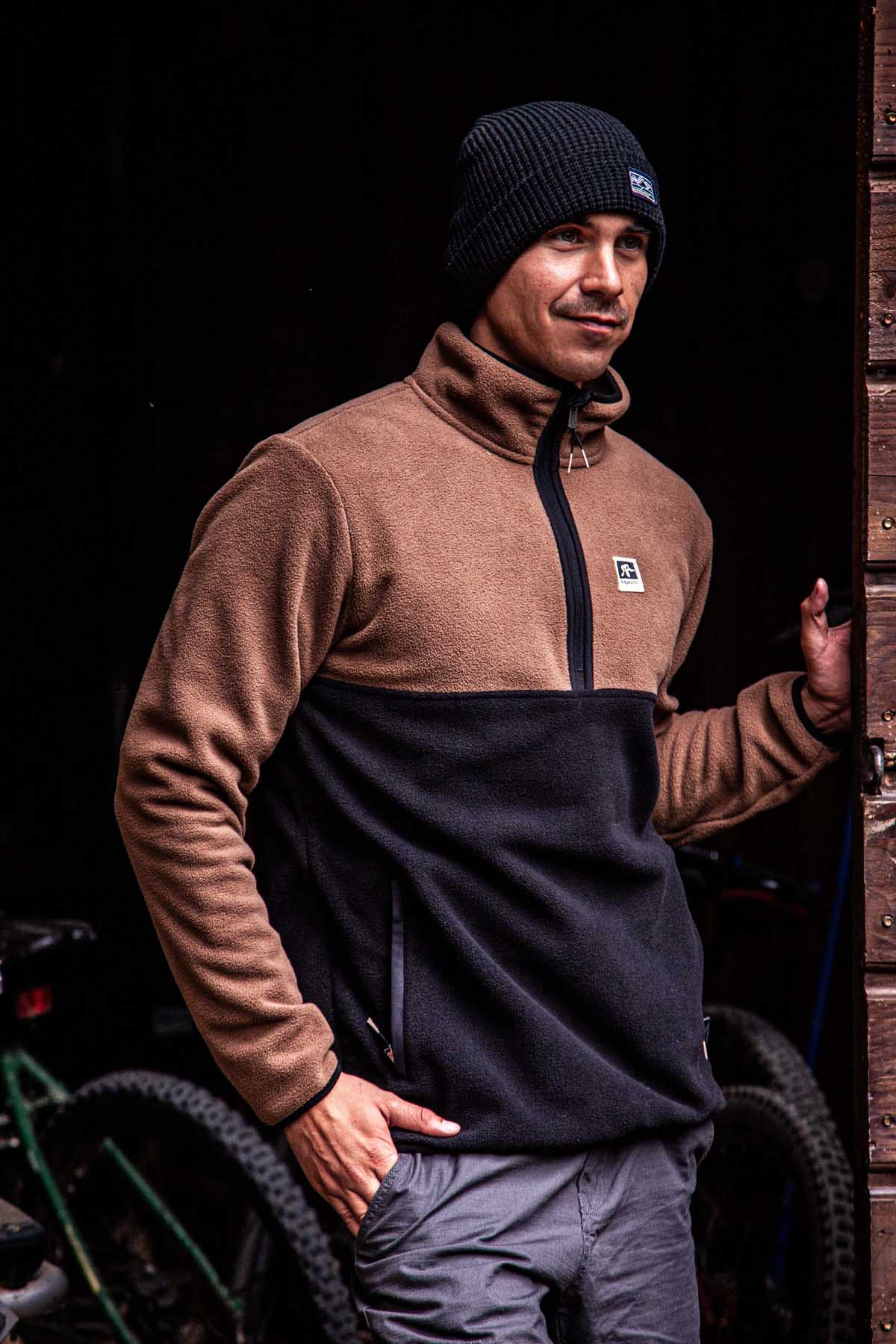 Polar Medio Cierre Hombre - Camel Black