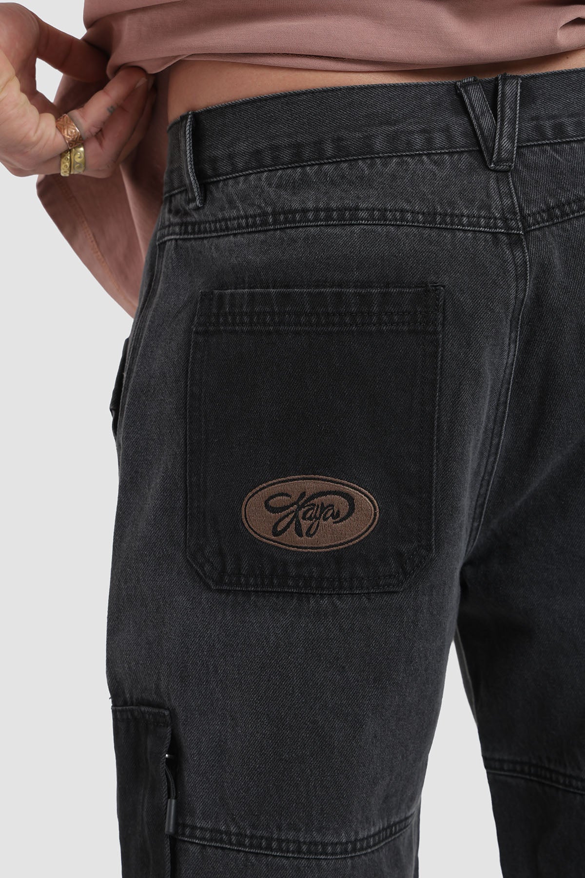 Pantalón Recto Patch Denim Hombre - Negro
