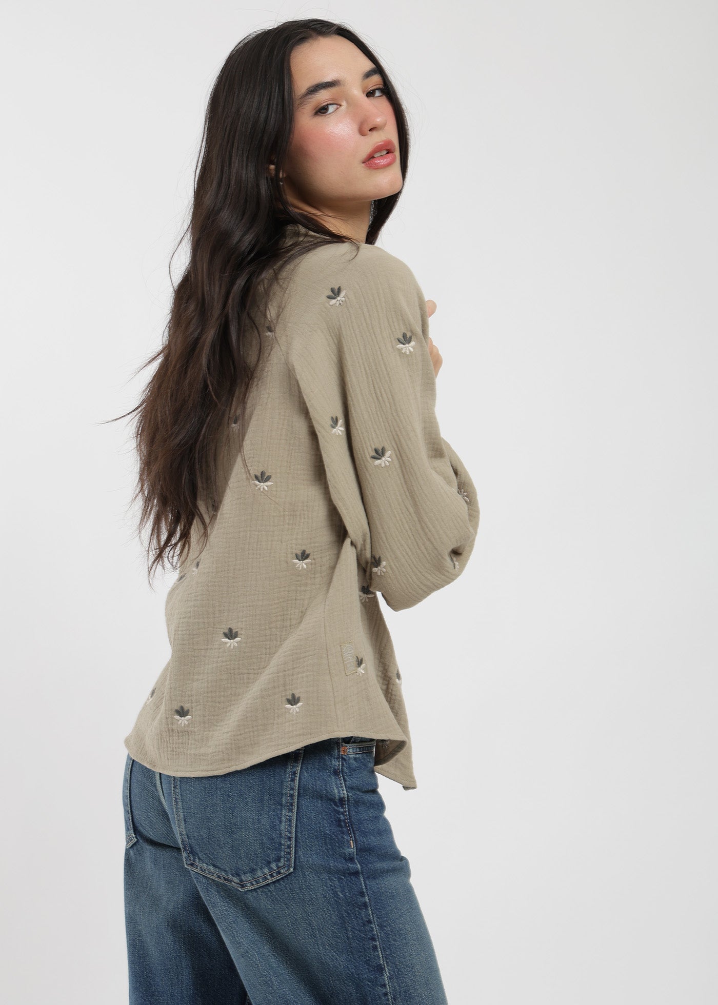 Blusa Manga Larga Mao Bordada Mujer Oliva #Color_Oliva