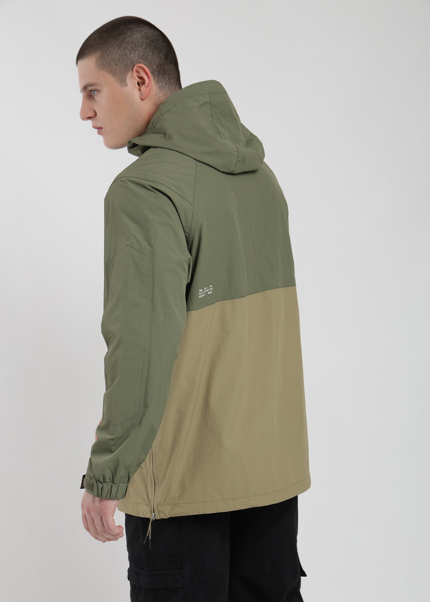 Chaqueta Cortaviento Anorak Hombre Oliva #Color_Oliva