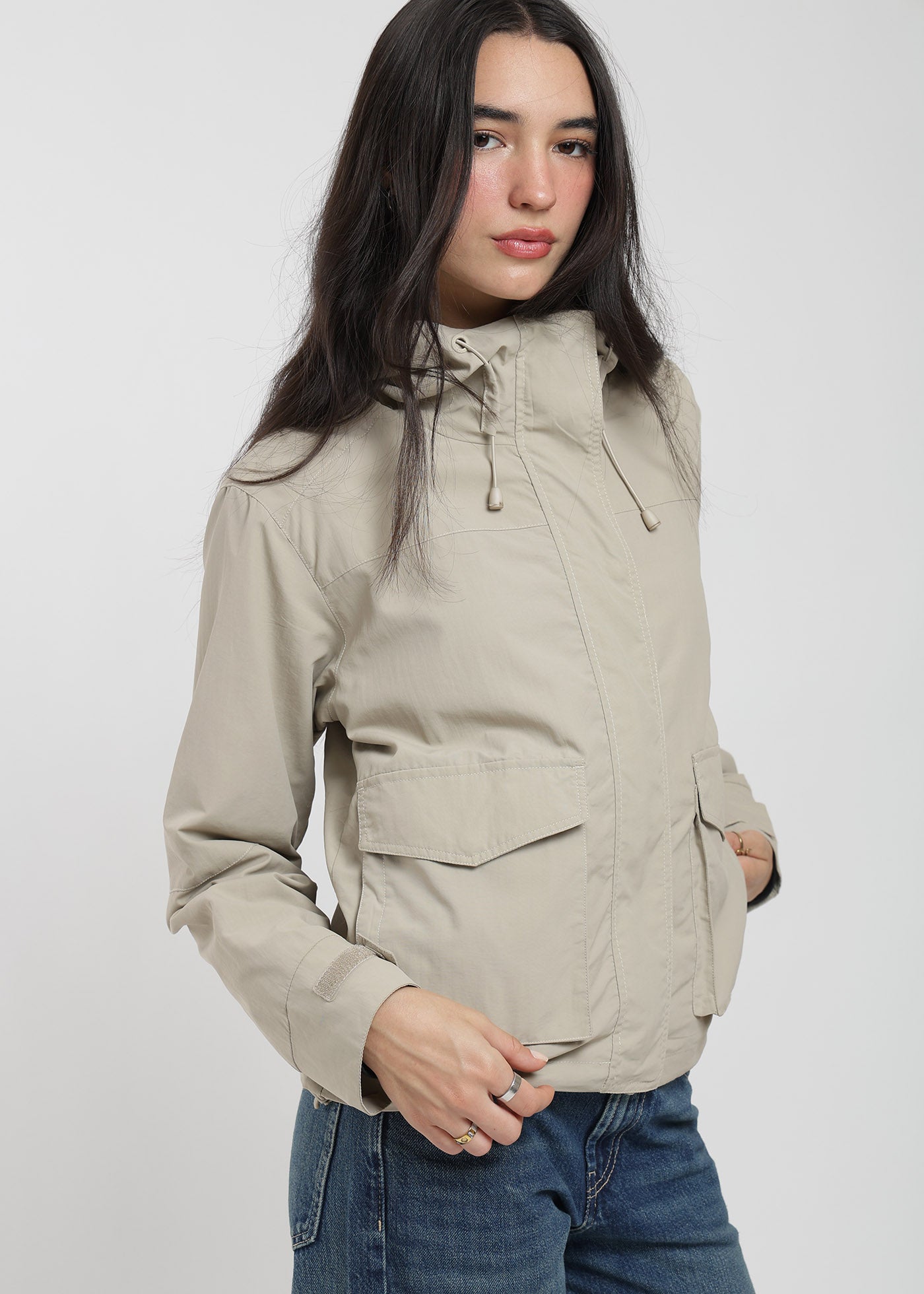 Chaqueta Cortaviento Con Cierre Nylon Mujer Sand #Color_Sand