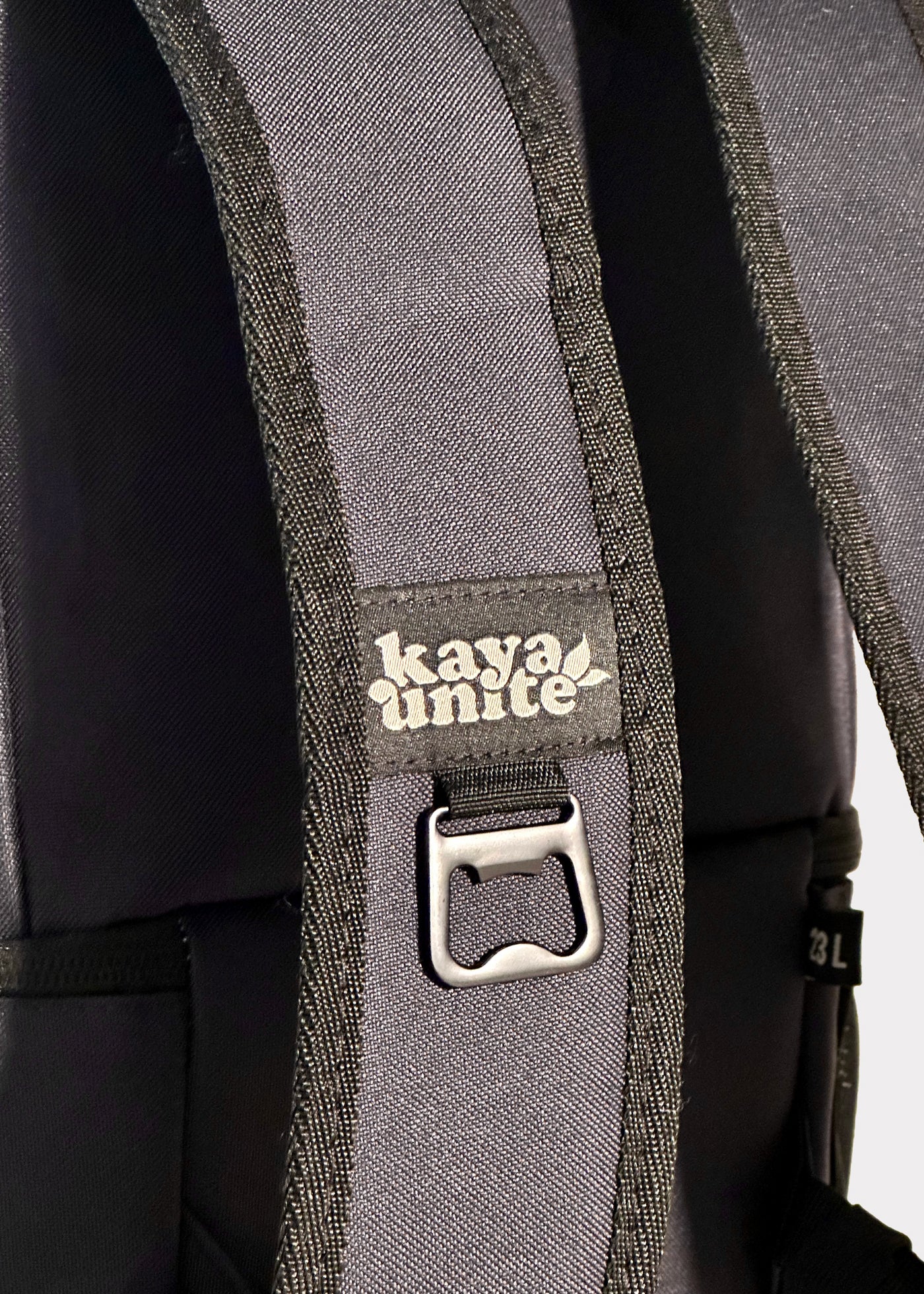 Mochila Cooler Nomade Black Rasta