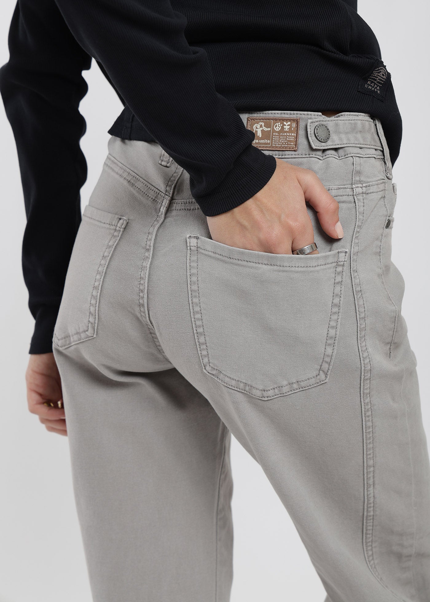 Pantalón Recto Canvas Mujer Dark Gray #Color_Taupe