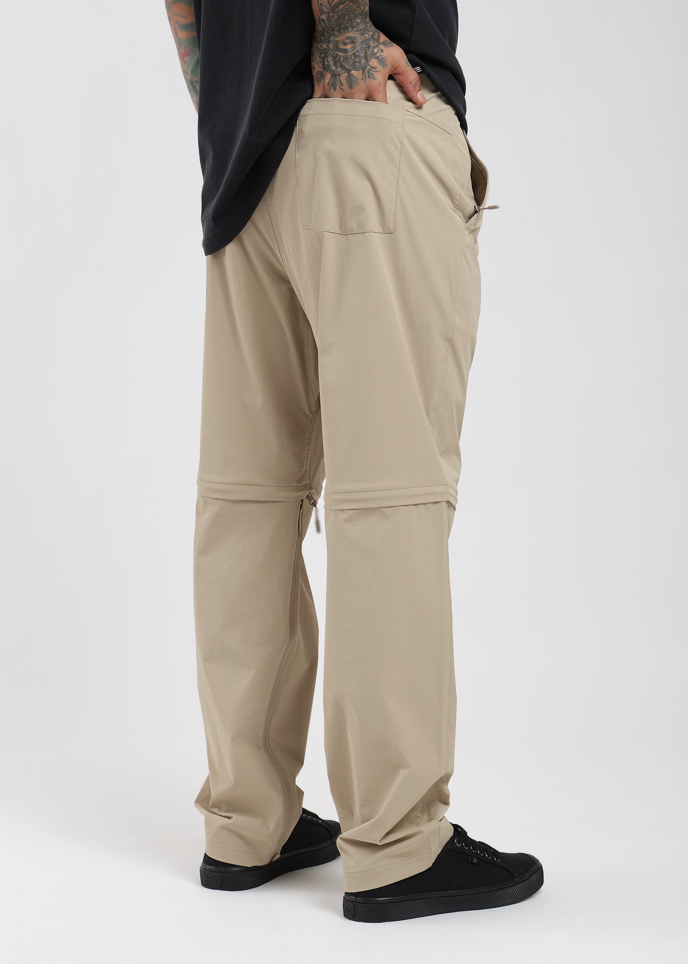 Pantalón Recto Nylon Hiker Hombre Dark Gray #Color_Beige
