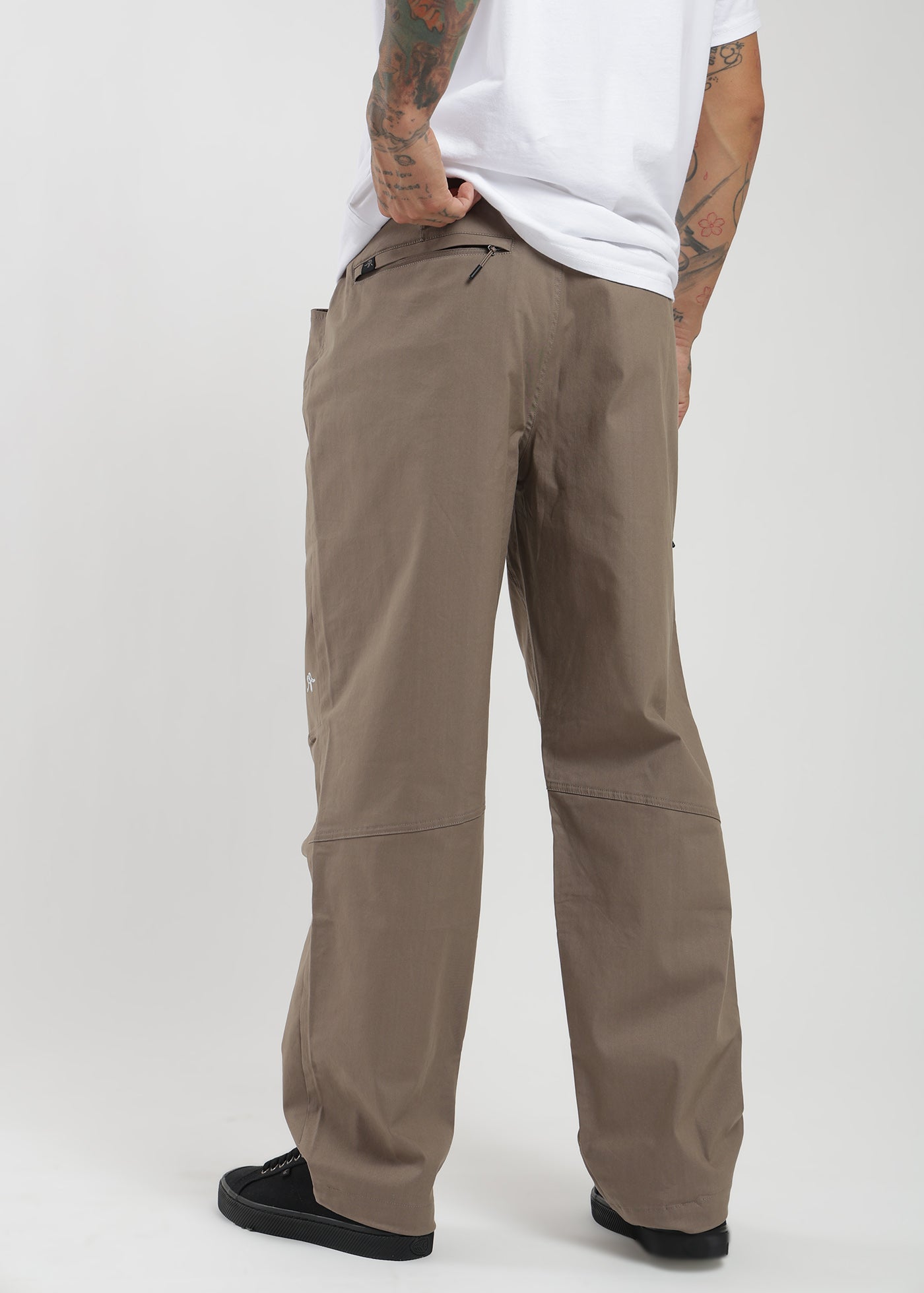 Pantalón Recto Nylon Yaka Relaxed Hombre Dim Gray #Color_Café