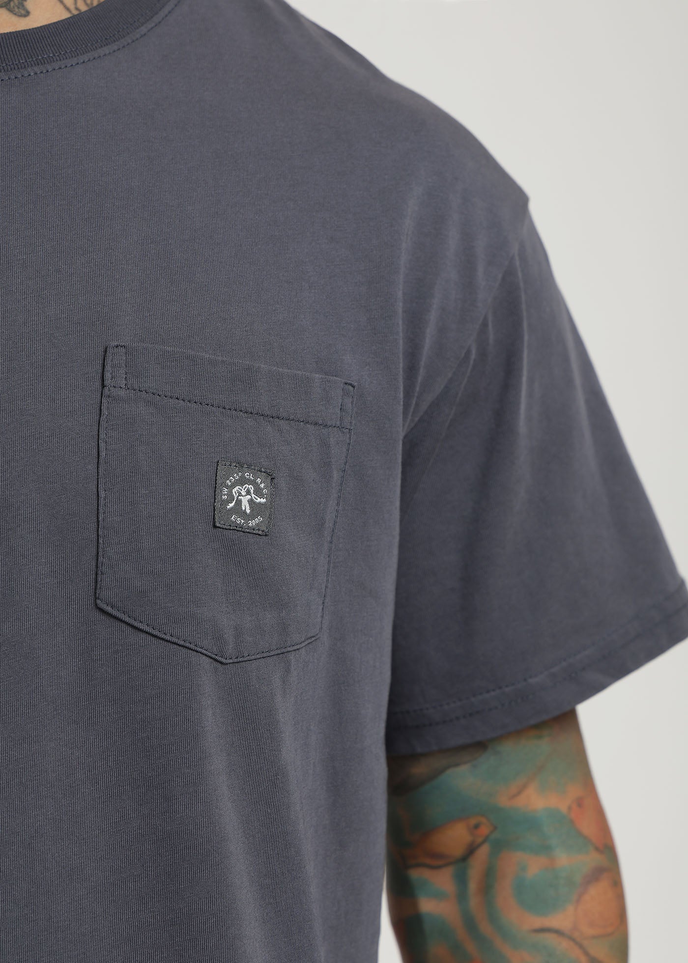 Polera Clásica Daily Hombre Dim Gray