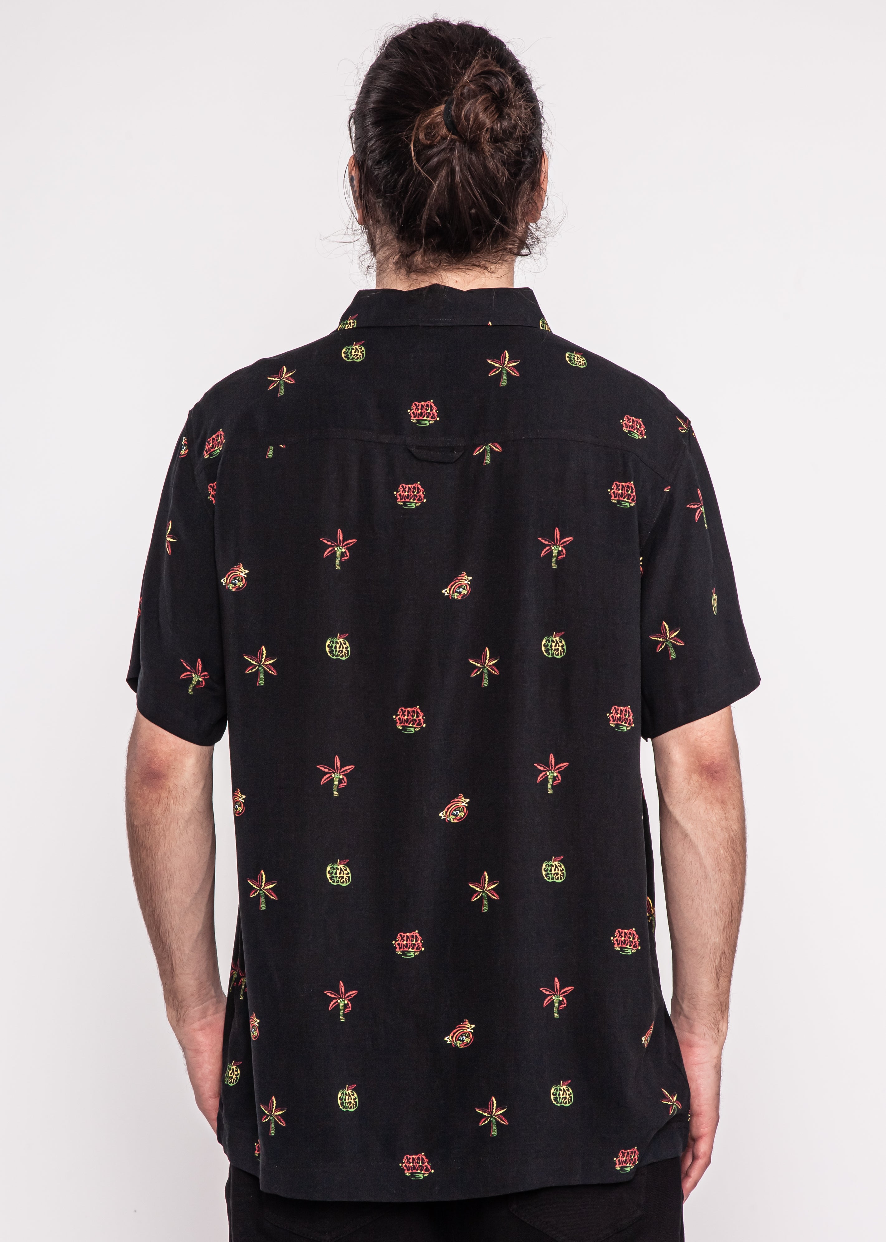 Guayabera negra estampada kaya unite