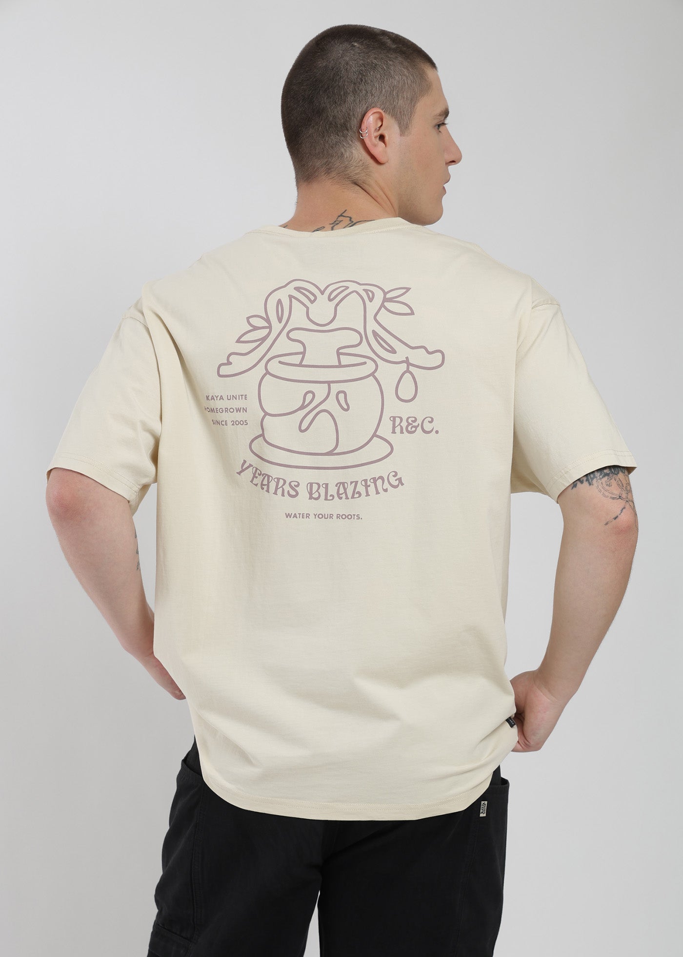 Polera Oversize Algodón Aniversario Hombre - Bone