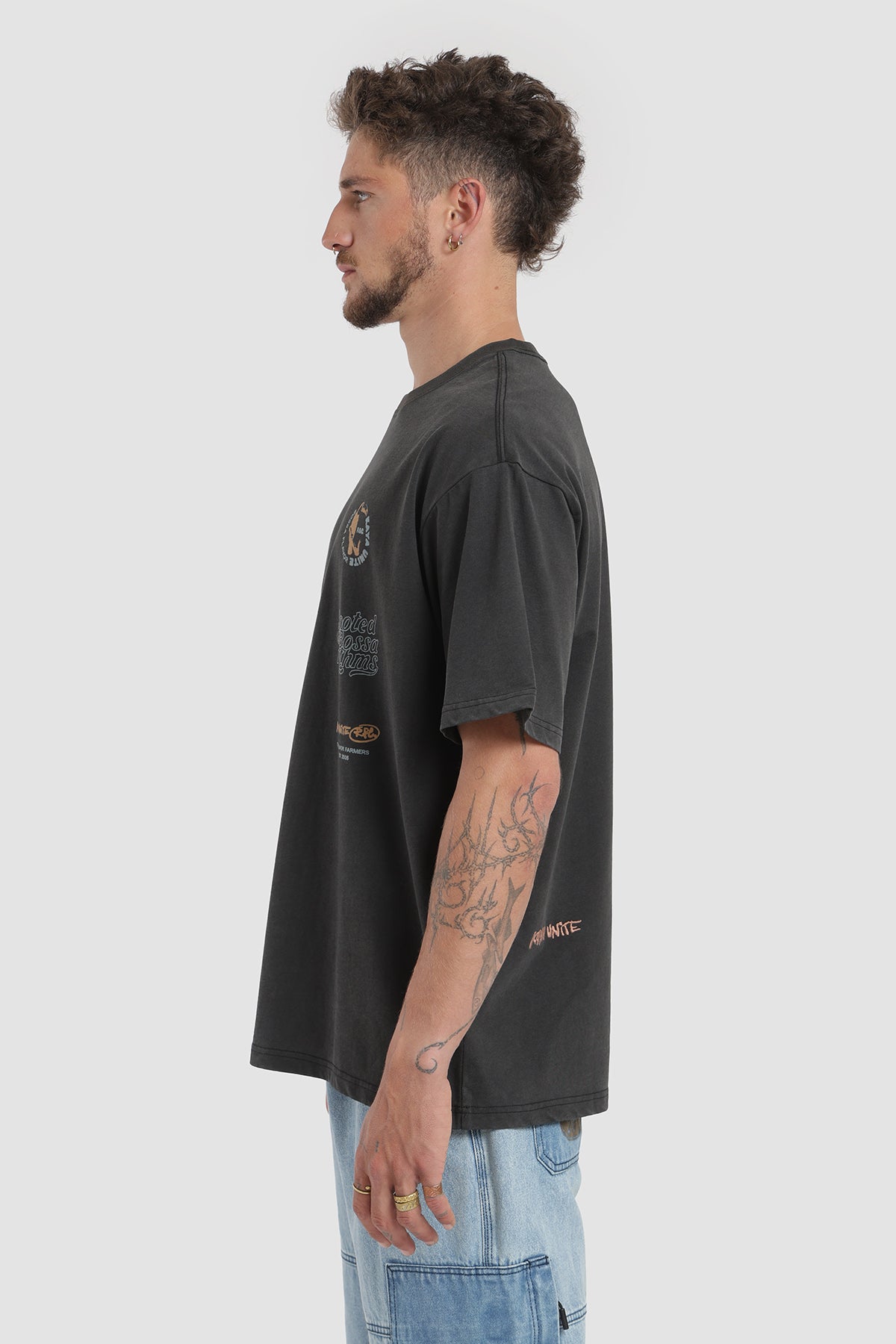 Polera Oversize Diseño Lateral Algodón Hombre - Gris