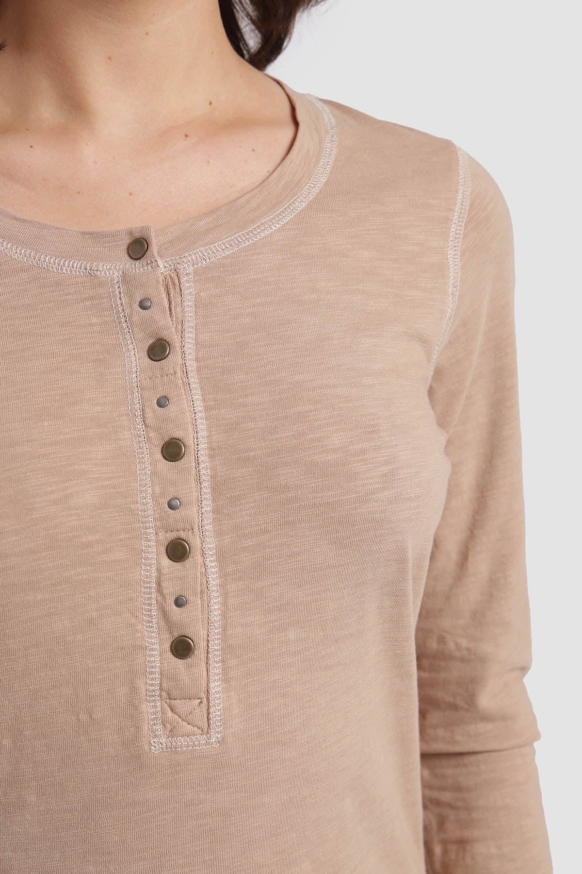 Polera Manga Larga Tachas Mujer - Crudo
