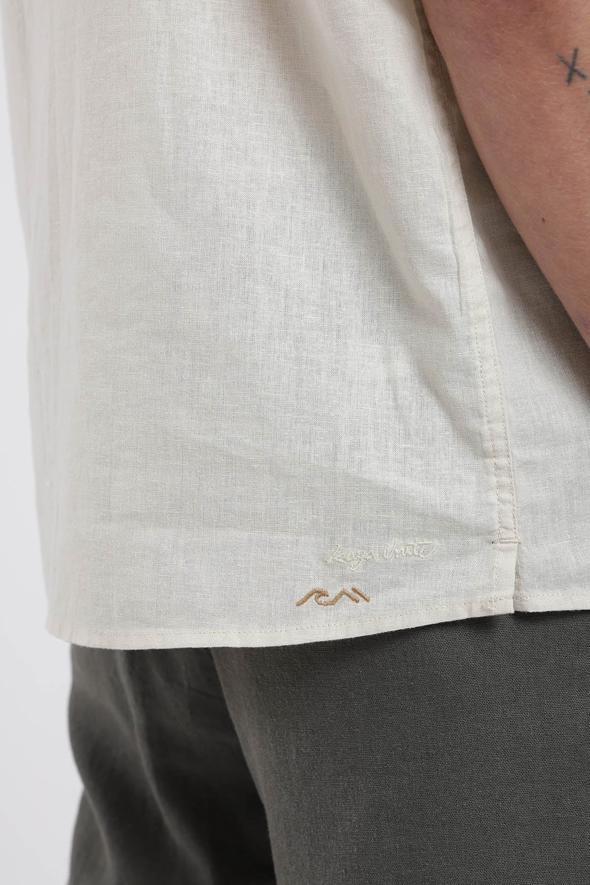 Camisa Manga Corta Clásica Lino Hombre - Beige
