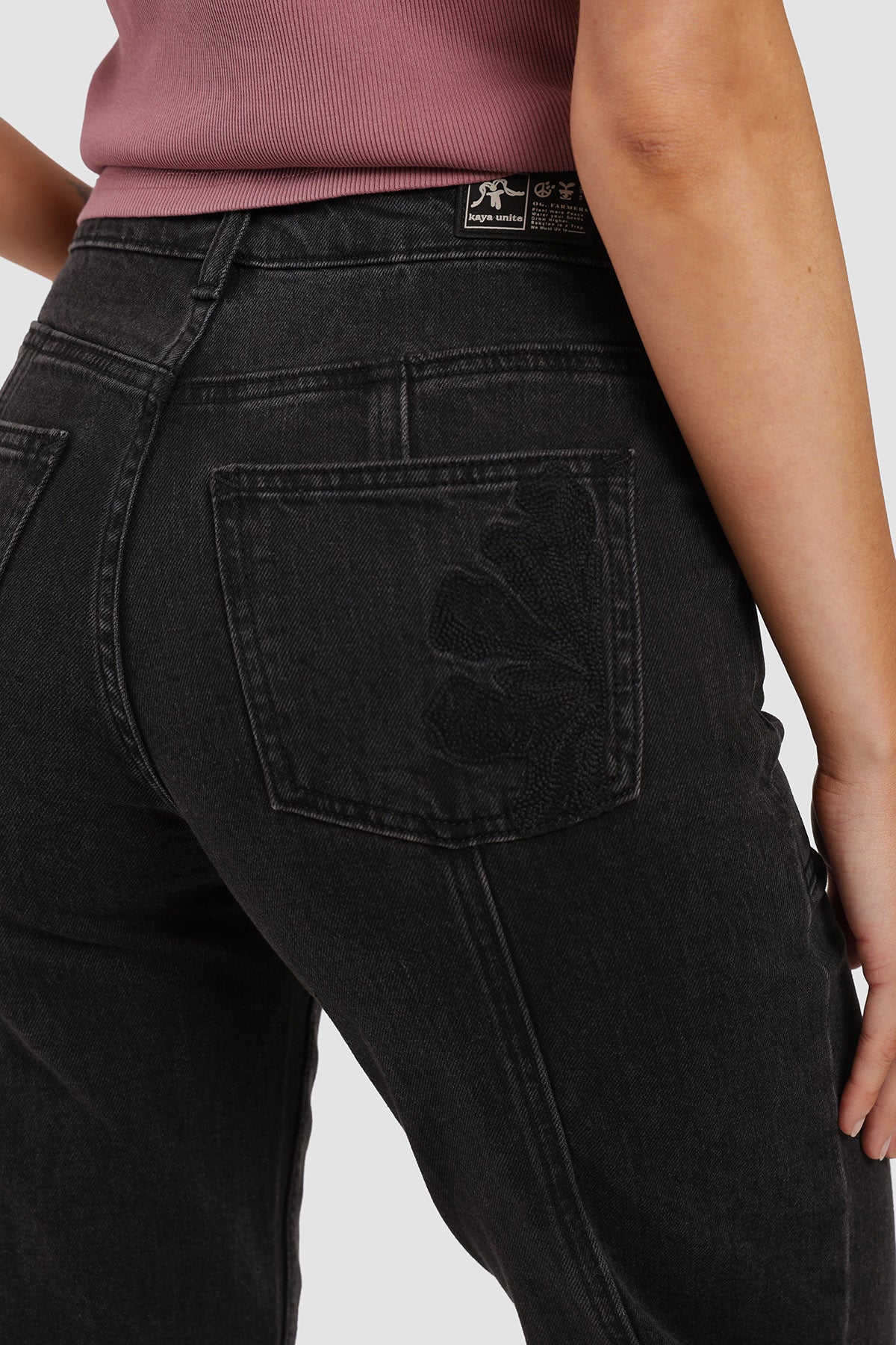 Pantalón Relaxed Bordado Denim Mujer - Negro