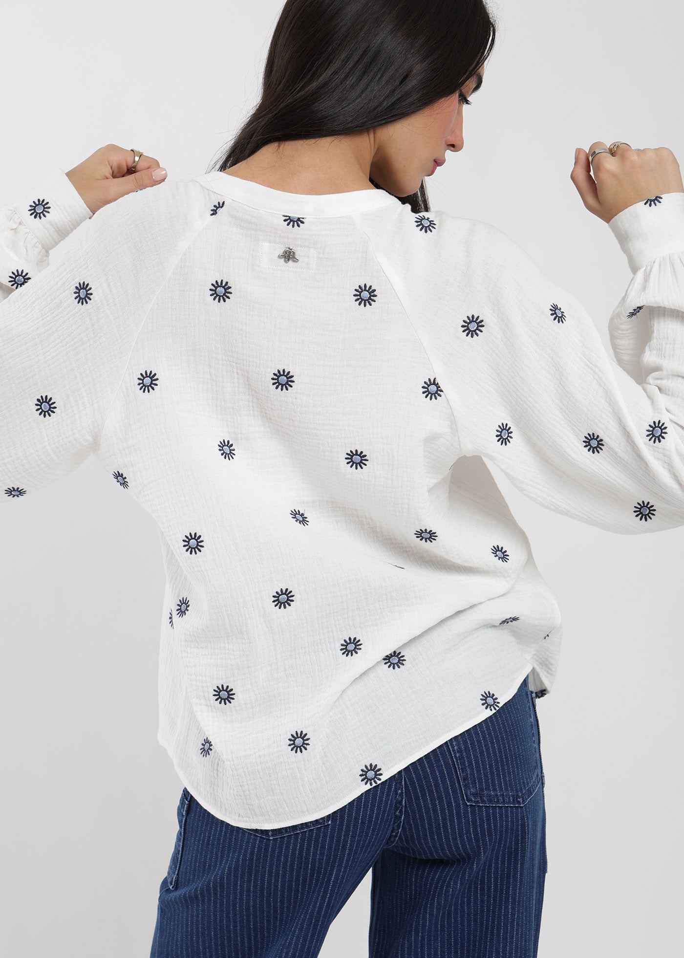 Blusa Manga Larga Mao Bordada Mujer Beige #Color_Beige