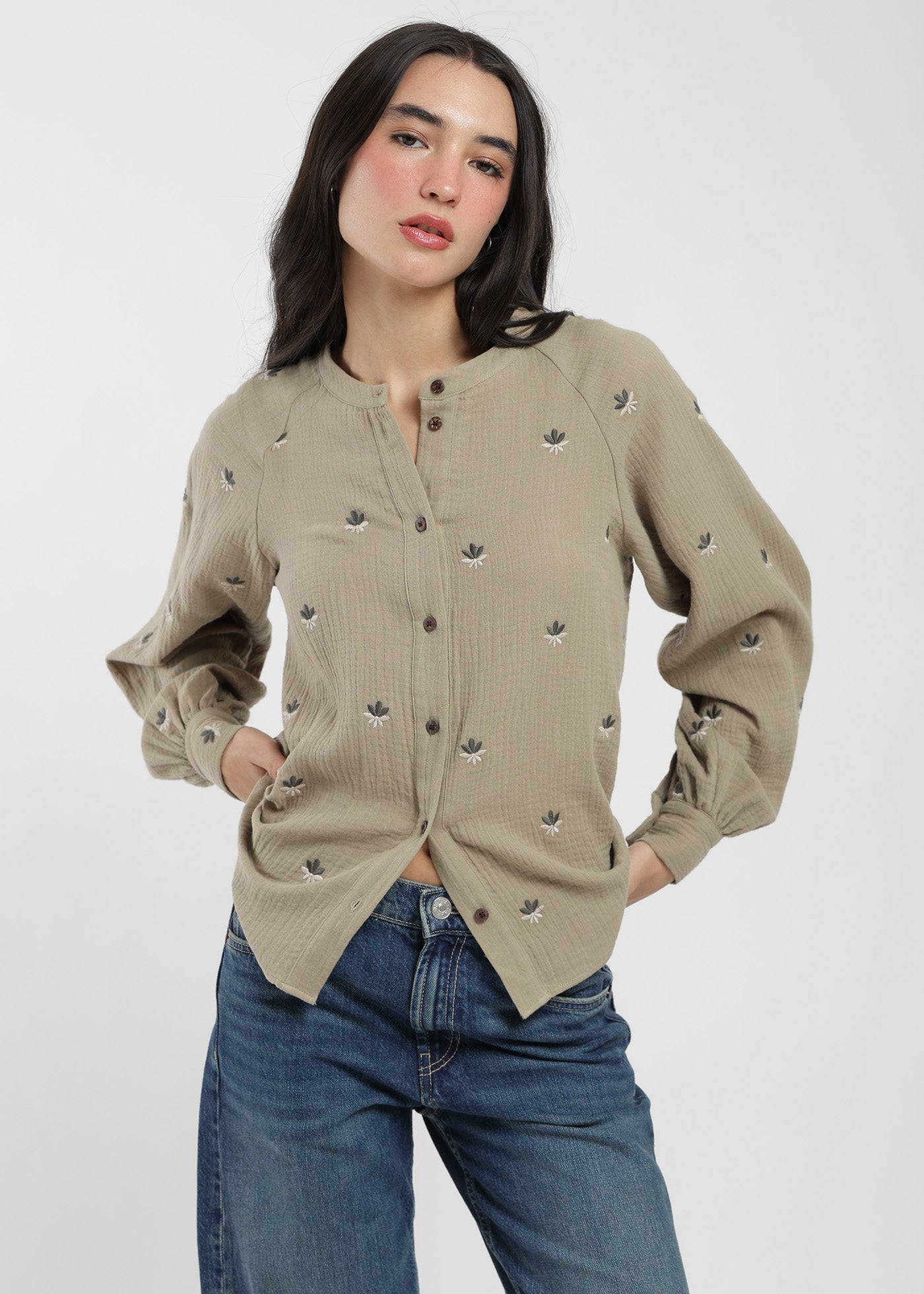 Blusa Manga Larga Mao Bordada Mujer Oliva #Color_Oliva