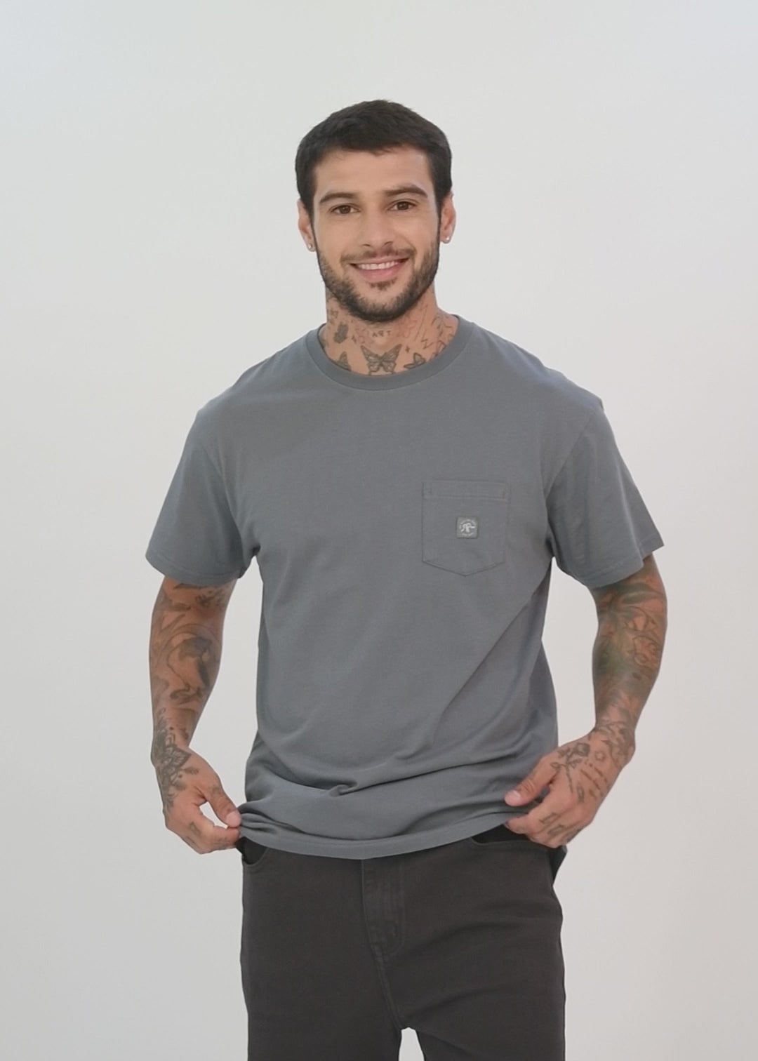 Polera Clásica Daily Hombre Light Gray #Color_Gris